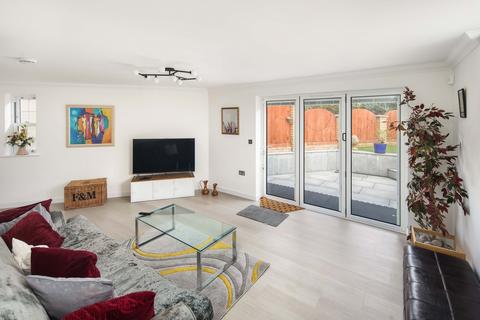 5 bedroom end of terrace house for sale, Manchester Road, London, E14