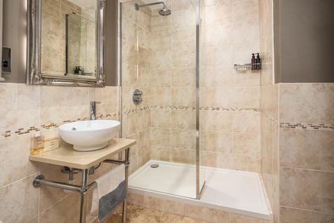 Garden Flat, 15 Belmont, Bath, BA1 5DZ