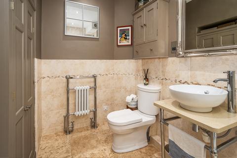 Garden Flat, 15 Belmont, Bath, BA1 5DZ