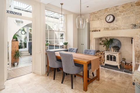 Garden Flat, 15 Belmont, Bath, BA1 5DZ