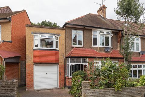 4 bedroom end of terrace house for sale, Oak Hill Crescent, Woodford Green, IG8