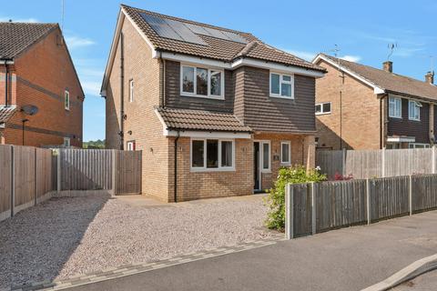 4 bedroom detached house for sale, Thepps Close, South Nutfield, RH1