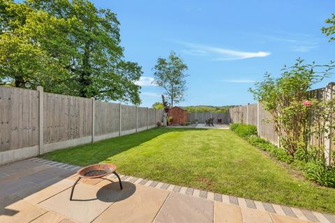 4 bedroom detached house for sale, Thepps Close, South Nutfield, RH1