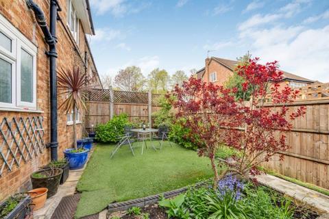 2 bedroom flat for sale, Kerry Court, Stanmore, HA7