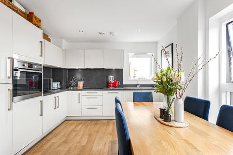 2 bedroom apartment for sale, Bedford Road, London, SW4