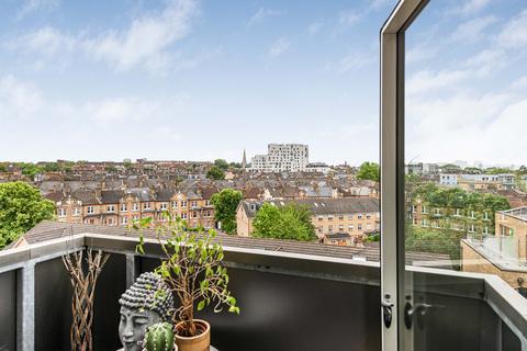 2 bedroom apartment for sale, Bedford Road, London, SW4