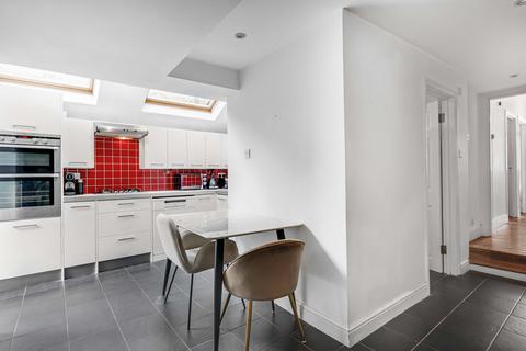 2 bedroom flat for sale, Broughton Road, London, SW6