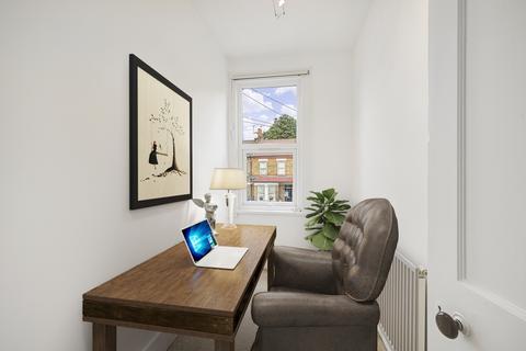 15a Shirley Gardens, London, W7 3PT