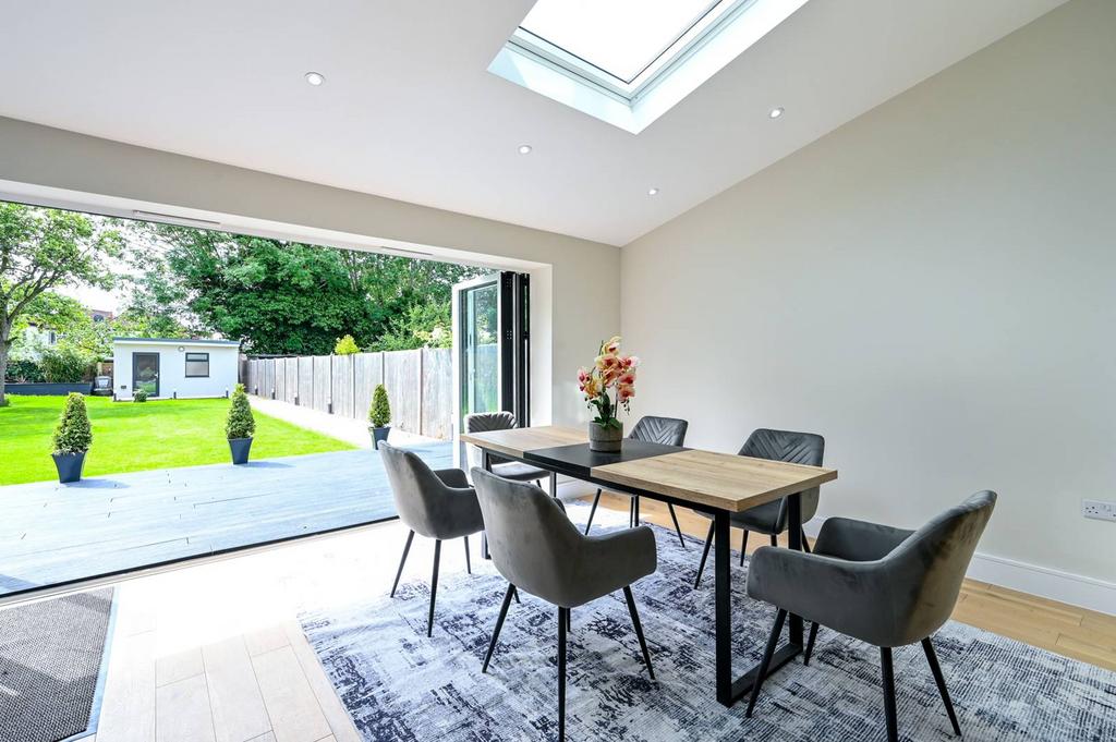 Meadow Hill, New Malden, KT3 5 bed house for sale £1,425,000