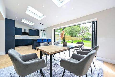 6 Meadow Hill, New Malden, KT3 5RQ