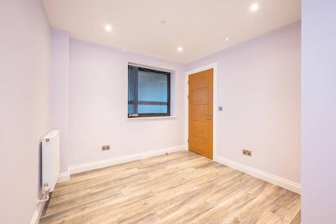 2 bedroom flat to rent, Albert Road, New Barnet, Barnet, EN4