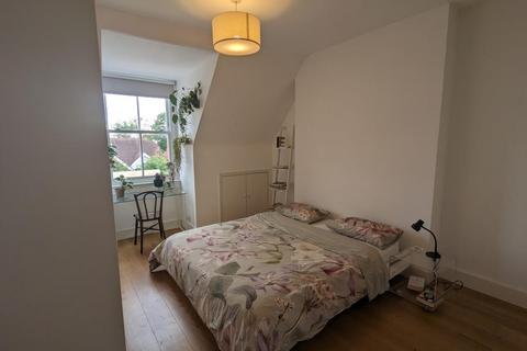 3 bedroom apartment to rent, Kings Road,  Richmond,  TW10