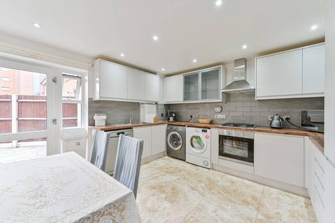 2 bedroom flat to rent, Southampton Way, Peckham, London, SE5