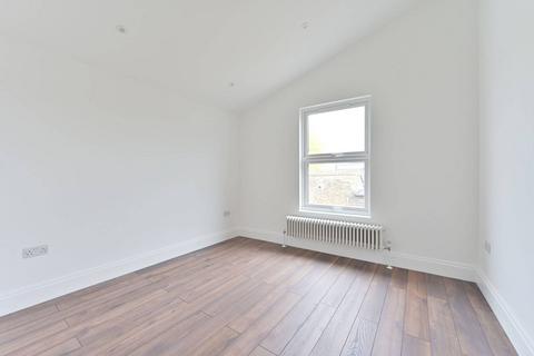 2 bedroom flat to rent, Garratt Lane, Earlsfield, London, SW18