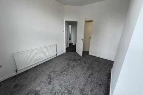 2 bedroom flat to rent, Grange Mount, Prenton CH43