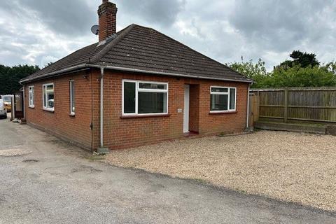 3 bedroom bungalow to rent, Mersea Road, CO2