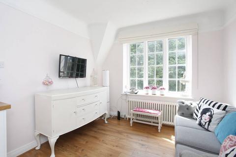1 bedroom flat for sale, Mortimer Crescent, North Maida Vale, London, NW6