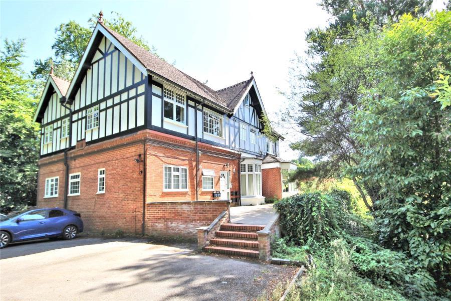 Wych Hill Rise, Woking GU22 1 bed apartment to rent £1,125 pcm (£260 pw)