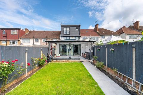 4 bedroom terraced house for sale, Ballards Road, Gladstone Park, London, NW2