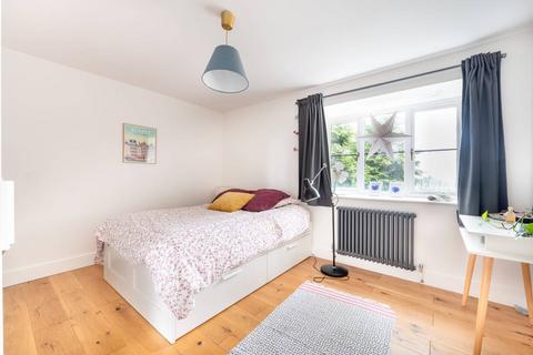 2 bedroom flat to rent, Hawarden Hill, Gladstone Park, London, NW2