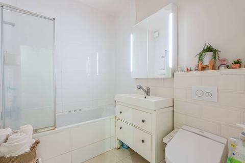 2 bedroom flat to rent, Palmerston Road, N22, Bowes Park, London, N22