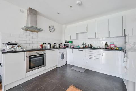 2 bedroom flat to rent, Hopton Road, Woolwich, London, SE18