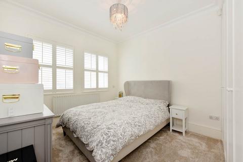 2 bedroom flat for sale, The Green, London