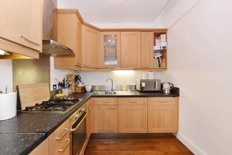 2 bedroom flat for sale, The Green, London