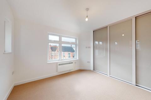 2 bedroom flat to rent, 30b North End Road, Golders Green NW11
