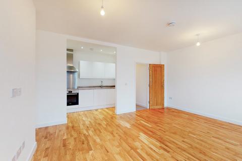 2 bedroom flat to rent, North End Road, London NW11