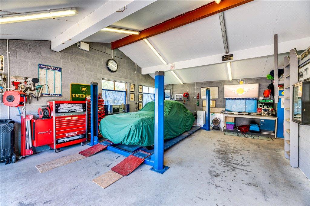 Garage/Workshop