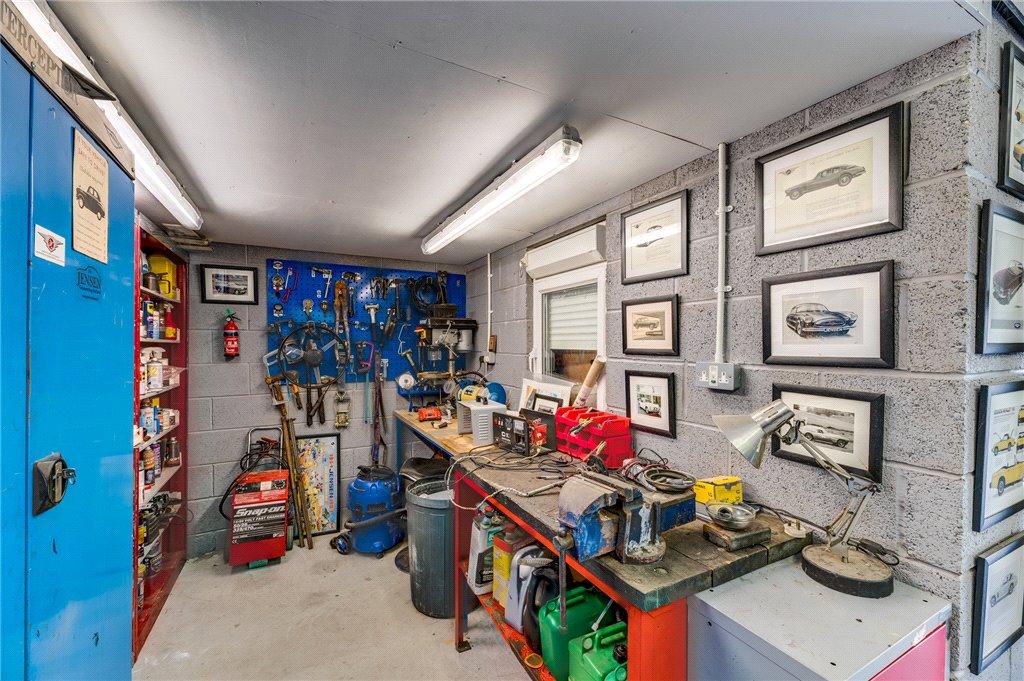 Garage/Workshop