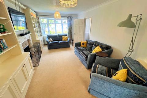 4 bedroom detached house to rent, Coastguard Close, Gosport, Hampshire, PO12
