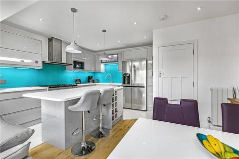 8 Vincam Close, Twickenham, TW2 7AB
