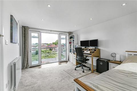 8 Vincam Close, Twickenham, TW2 7AB