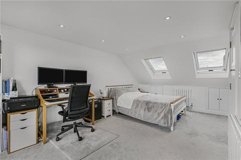 8 Vincam Close, Twickenham, TW2 7AB