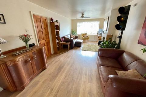 3 bedroom semi-detached house for sale, Summers Road, Luton, Bedfordshire, LU2 9HS