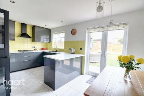 3 bedroom end of terrace house for sale, Salisbury Close, Rayleigh