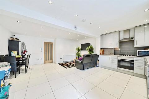 4 bedroom end of terrace house for sale, Dorothy Evans Close, Bexleyheath, Kent