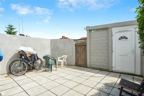 4 bedroom end of terrace house for sale, Dorothy Evans Close, Bexleyheath, Kent