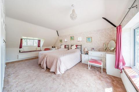 14 Beech Grove, Epsom, KT18 5UG