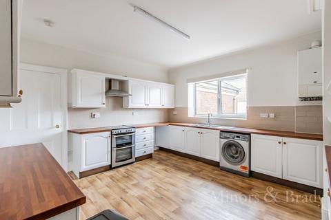 3 bedroom apartment to rent, Wellington Esplanade, Lowestoft, NR33