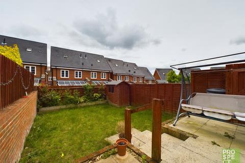 4 bedroom semi-detached house to rent, Louden Square, Earley, Reading, Berkshire, RG6