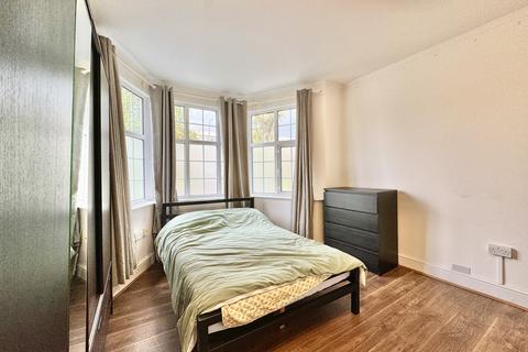 1 bedroom in a house share to rent, Great North Road, New Barnet EN5