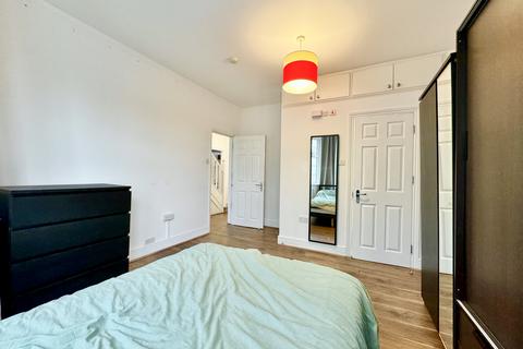 1 bedroom in a house share to rent, Great North Road, New Barnet EN5