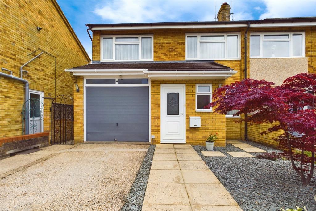 Logan Close, Tilehurst, Reading... 3 bed semidetached house for sale