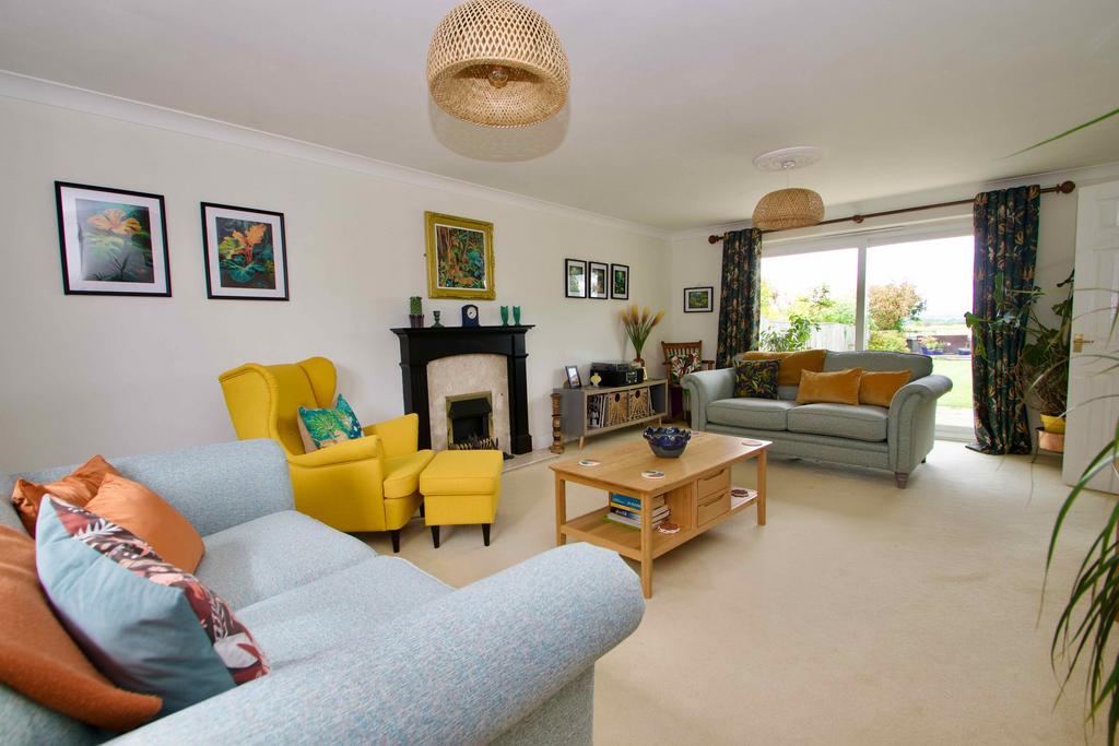 Glastonbury Road, Meare 4 bed detached house for sale £550,000