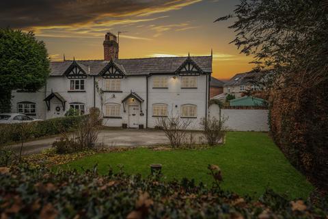 3 bedroom semi-detached house for sale, London Road, Davenham