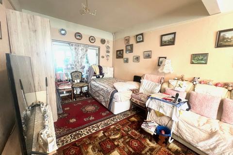 2 bedroom house for sale, Windsor Road, Ilford IG1