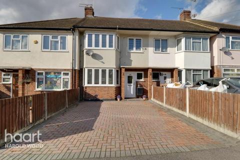 4 bedroom terraced house to rent, Church Road, Harold Wood RM3